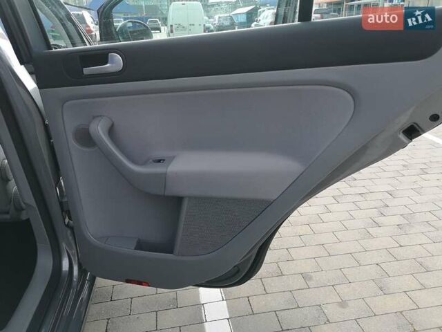 Серый Фольксваген Гольф Плюс, объемом двигателя 0 л и пробегом 178 тыс. км за 7500 $, фото 28 на Automoto.ua