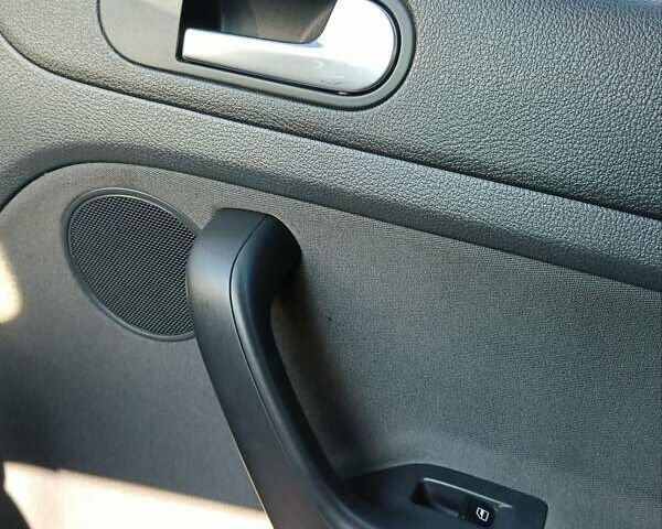 Серый Фольксваген Гольф Плюс, объемом двигателя 1.39 л и пробегом 165 тыс. км за 7500 $, фото 10 на Automoto.ua