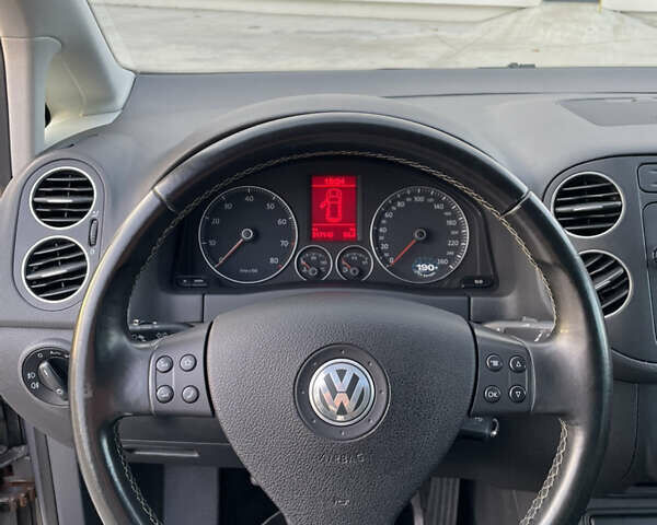 Серый Фольксваген Гольф Плюс, объемом двигателя 1.4 л и пробегом 217 тыс. км за 6200 $, фото 8 на Automoto.ua