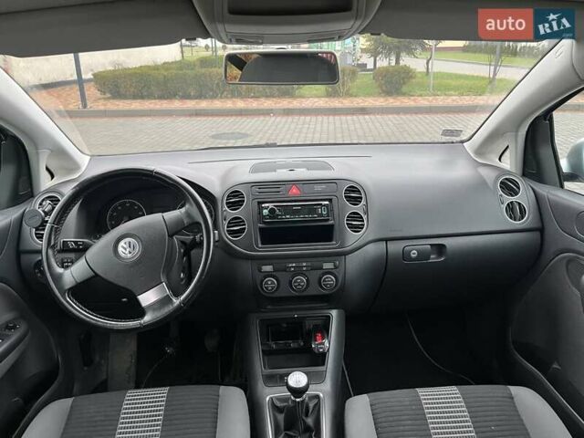Серый Фольксваген Гольф Плюс, объемом двигателя 1.6 л и пробегом 192 тыс. км за 5350 $, фото 5 на Automoto.ua
