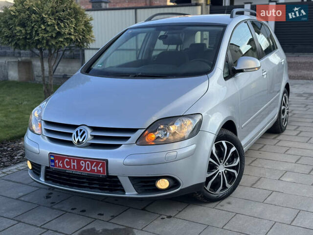 Серый Фольксваген Гольф Плюс, объемом двигателя 1.6 л и пробегом 208 тыс. км за 6490 $, фото 2 на Automoto.ua