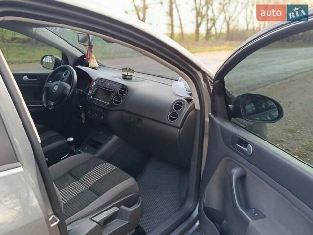 Фольксваген Гольф Плюс 2008 в Коростене на Automoto.ua Серый Фольксваген Гольф Плюс, объемом двигателя 1.6 л и пробегом 194 тыс. км за 6850 $, фото 10 на Automoto.ua