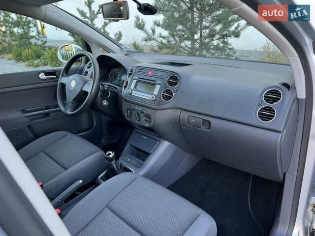 Серый Фольксваген Гольф Плюс, объемом двигателя 1.6 л и пробегом 99 тыс. км за 7250 $, фото 53 на Automoto.ua