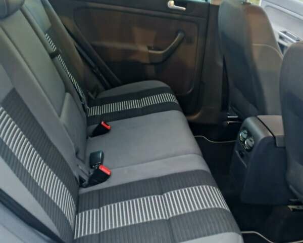 Серый Фольксваген Гольф Плюс, объемом двигателя 1.6 л и пробегом 240 тыс. км за 5999 $, фото 20 на Automoto.ua