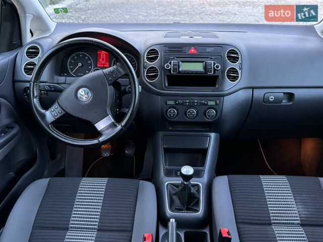 Серый Фольксваген Гольф Плюс, объемом двигателя 0 л и пробегом 166 тыс. км за 5800 $, фото 21 на Automoto.ua