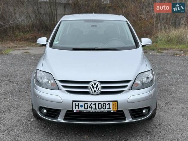 Серый Фольксваген Гольф Плюс, объемом двигателя 1.6 л и пробегом 189 тыс. км за 8400 $, фото 3 на Automoto.ua