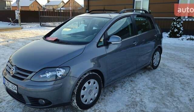 Серый Фольксваген Гольф Плюс, объемом двигателя 1.6 л и пробегом 153 тыс. км за 7250 $, фото 4 на Automoto.ua