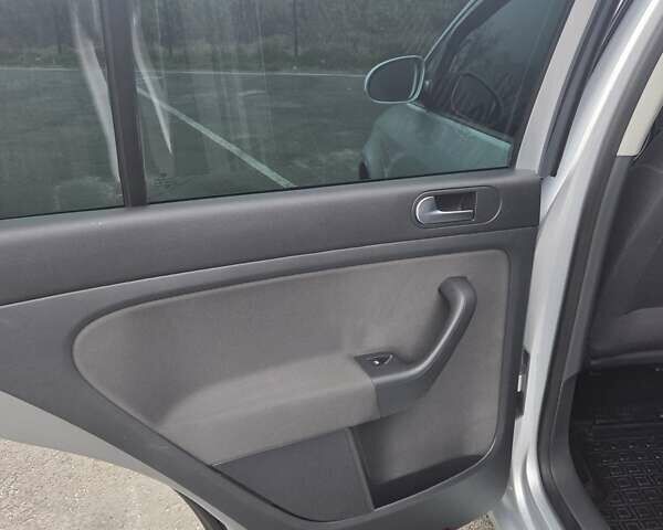 Серый Фольксваген Гольф Плюс, объемом двигателя 1.4 л и пробегом 211 тыс. км за 6400 $, фото 52 на Automoto.ua