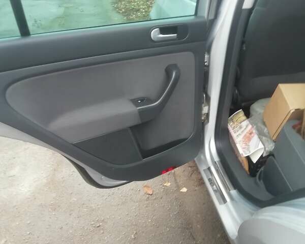 Серый Фольксваген Гольф Плюс, объемом двигателя 1.6 л и пробегом 218 тыс. км за 6700 $, фото 11 на Automoto.ua