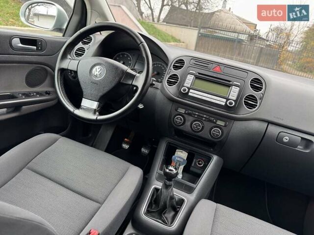 Серый Фольксваген Гольф Плюс, объемом двигателя 1.6 л и пробегом 127 тыс. км за 7550 $, фото 50 на Automoto.ua