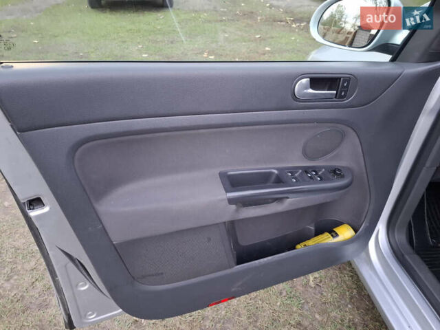 Сірий Фольксваген Golf Plus, об'ємом двигуна 1.6 л та пробігом 220 тис. км за 5550 $, фото 12 на Automoto.ua