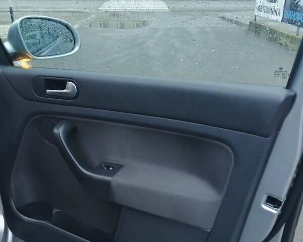 Серый Фольксваген Гольф Плюс, объемом двигателя 1.6 л и пробегом 240 тыс. км за 5999 $, фото 32 на Automoto.ua