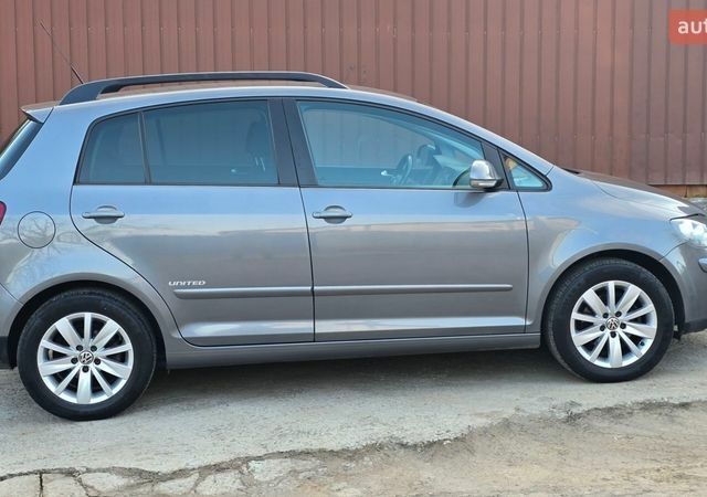 Серый Фольксваген Гольф Плюс, объемом двигателя 1.6 л и пробегом 227 тыс. км за 8899 $, фото 15 на Automoto.ua
