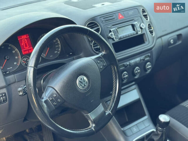 Серый Фольксваген Гольф Плюс, объемом двигателя 0 л и пробегом 166 тыс. км за 5800 $, фото 73 на Automoto.ua