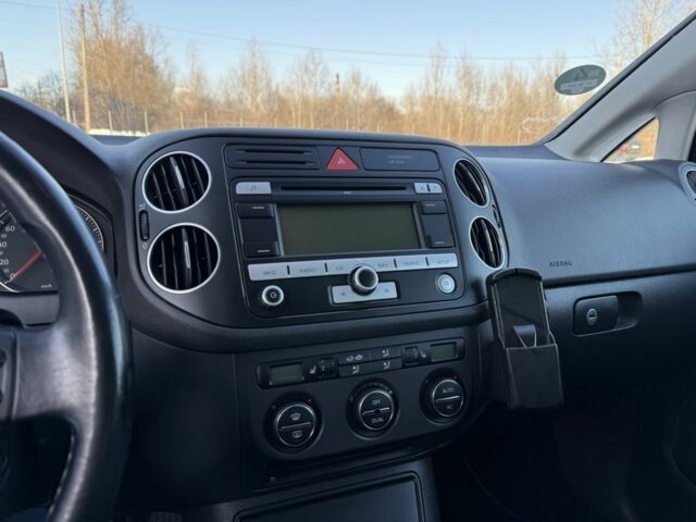 Серый Фольксваген Гольф Плюс, объемом двигателя 1.4 л и пробегом 152 тыс. км за 7797 $, фото 20 на Automoto.ua