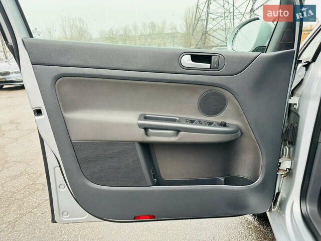 Серый Фольксваген Гольф Плюс, объемом двигателя 1.6 л и пробегом 245 тыс. км за 7800 $, фото 14 на Automoto.ua