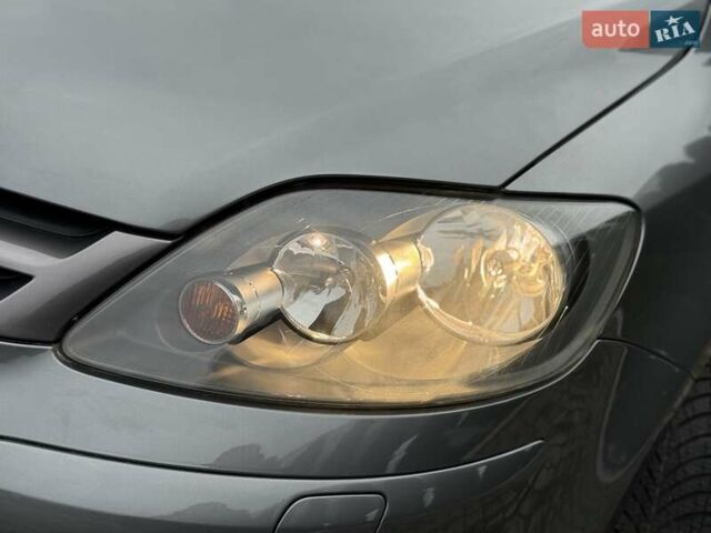 Серый Фольксваген Гольф Плюс, объемом двигателя 1.4 л и пробегом 155 тыс. км за 5700 $, фото 21 на Automoto.ua