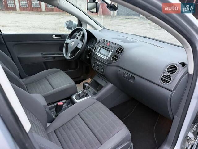 Серый Фольксваген Гольф Плюс, объемом двигателя 1.6 л и пробегом 189 тыс. км за 8400 $, фото 33 на Automoto.ua