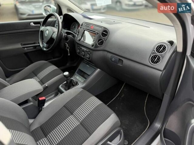 Серый Фольксваген Гольф Плюс, объемом двигателя 1.6 л и пробегом 194 тыс. км за 7200 $, фото 15 на Automoto.ua