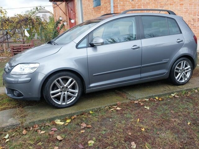 Серый Фольксваген Гольф Плюс, объемом двигателя 1.4 л и пробегом 240 тыс. км за 7700 $, фото 2 на Automoto.ua