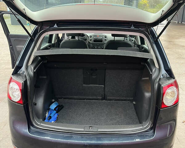 Серый Фольксваген Гольф Плюс, объемом двигателя 1.6 л и пробегом 230 тыс. км за 5600 $, фото 7 на Automoto.ua