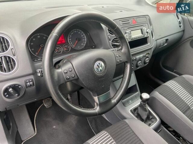 Серый Фольксваген Гольф Плюс, объемом двигателя 1.6 л и пробегом 231 тыс. км за 6750 $, фото 17 на Automoto.ua