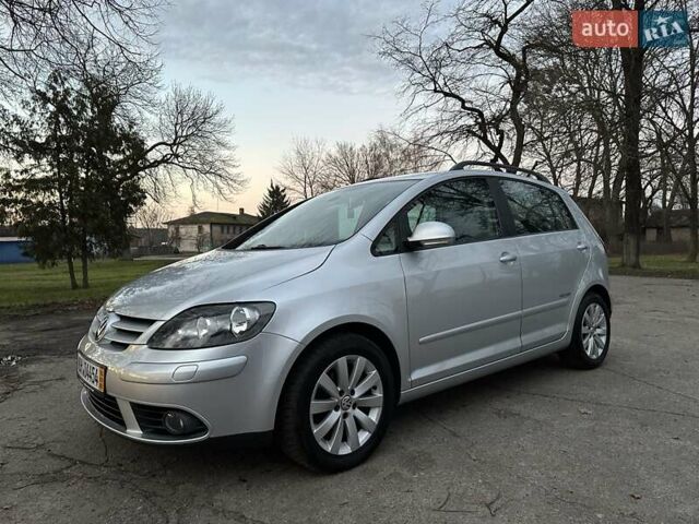 Серый Фольксваген Гольф Плюс, объемом двигателя 1.6 л и пробегом 144 тыс. км за 8200 $, фото 3 на Automoto.ua
