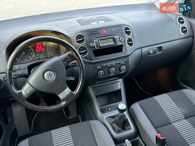 Серый Фольксваген Гольф Плюс, объемом двигателя 0 л и пробегом 166 тыс. км за 5800 $, фото 33 на Automoto.ua