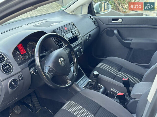 Серый Фольксваген Гольф Плюс, объемом двигателя 0 л и пробегом 166 тыс. км за 5800 $, фото 71 на Automoto.ua