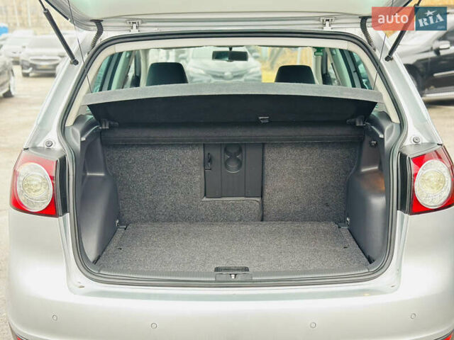 Серый Фольксваген Гольф Плюс, объемом двигателя 1.6 л и пробегом 245 тыс. км за 7800 $, фото 10 на Automoto.ua