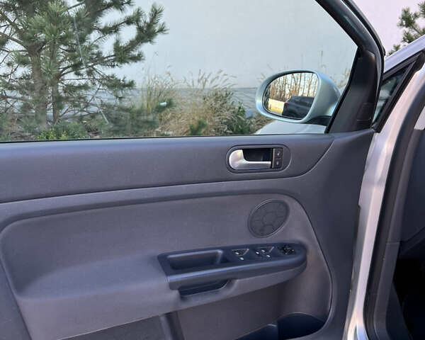 Серый Фольксваген Гольф Плюс, объемом двигателя 1.6 л и пробегом 99 тыс. км за 7250 $, фото 42 на Automoto.ua