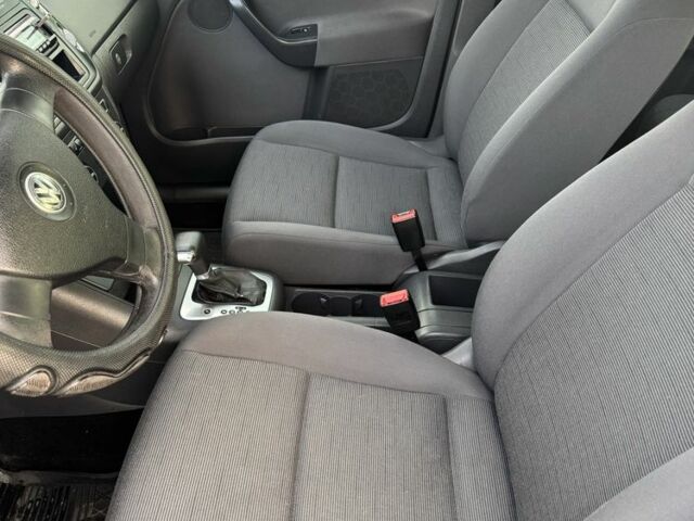 Сірий Фольксваген Golf Plus, об'ємом двигуна 1.6 л та пробігом 238 тис. км за 6990 $, фото 7 на Automoto.ua