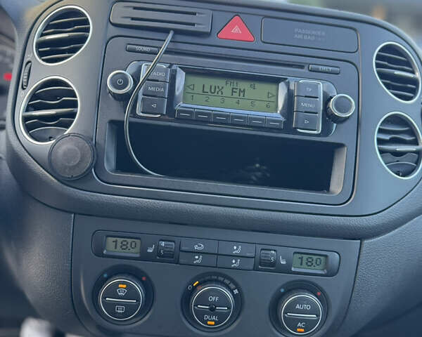 Серый Фольксваген Гольф Плюс, объемом двигателя 1.6 л и пробегом 208 тыс. км за 6490 $, фото 25 на Automoto.ua