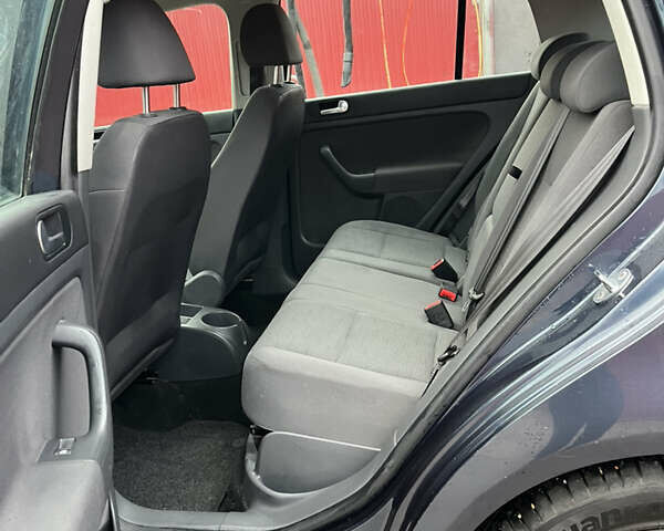 Серый Фольксваген Гольф Плюс, объемом двигателя 1.6 л и пробегом 230 тыс. км за 5600 $, фото 14 на Automoto.ua