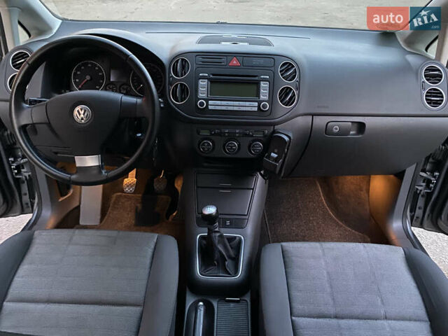 Фольксваген Гольф Плюс 2008 в Ахтырке на Automoto.ua Серый Фольксваген Гольф Плюс, объемом двигателя 1.6 л и пробегом 165 тыс. км за 6999 $, фото 13 на Automoto.ua