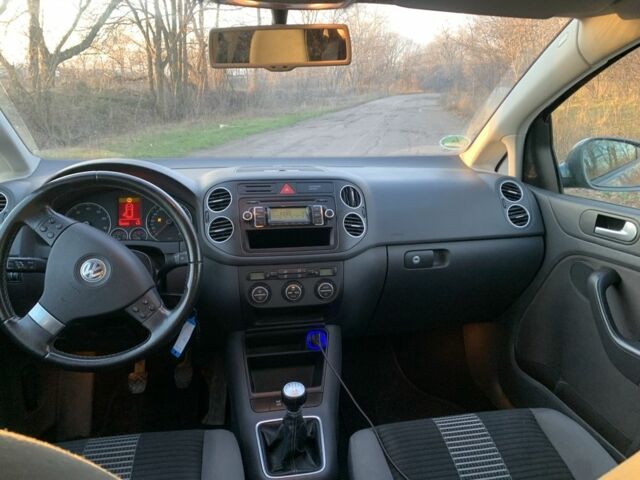 Серый Фольксваген Гольф Плюс, объемом двигателя 1.6 л и пробегом 160 тыс. км за 6200 $, фото 5 на Automoto.ua