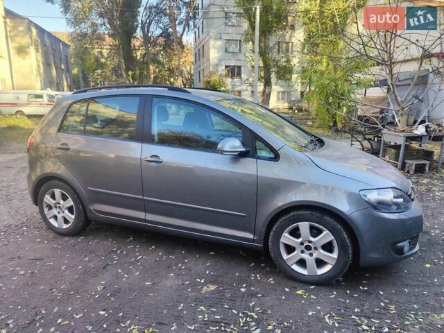 Серый Фольксваген Гольф Плюс, объемом двигателя 1.6 л и пробегом 144 тыс. км за 9000 $, фото 6 на Automoto.ua