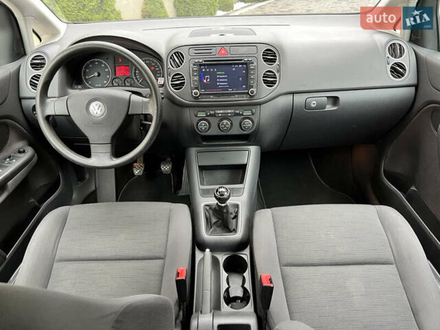 Серый Фольксваген Гольф Плюс, объемом двигателя 0 л и пробегом 218 тыс. км за 6300 $, фото 13 на Automoto.ua