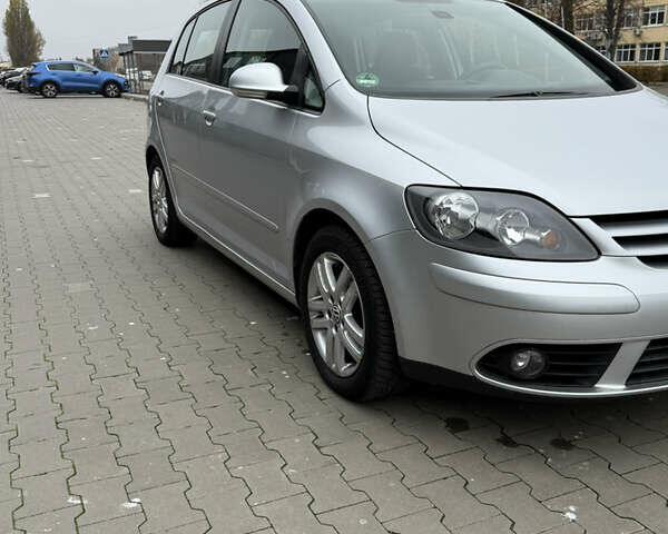 Серый Фольксваген Гольф Плюс, объемом двигателя 1.4 л и пробегом 220 тыс. км за 6600 $, фото 8 на Automoto.ua