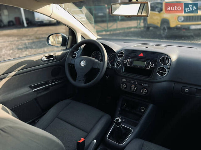 Серый Фольксваген Гольф Плюс, объемом двигателя 1.6 л и пробегом 239 тыс. км за 7400 $, фото 7 на Automoto.ua