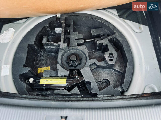 Серый Фольксваген Гольф Плюс, объемом двигателя 1.6 л и пробегом 239 тыс. км за 7400 $, фото 9 на Automoto.ua