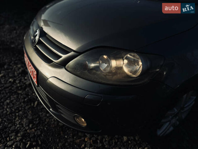 Серый Фольксваген Гольф Плюс, объемом двигателя 1.6 л и пробегом 239 тыс. км за 7400 $, фото 20 на Automoto.ua