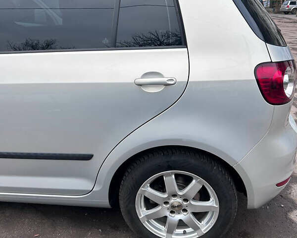 Серый Фольксваген Гольф Плюс, объемом двигателя 1.4 л и пробегом 190 тыс. км за 9200 $, фото 2 на Automoto.ua