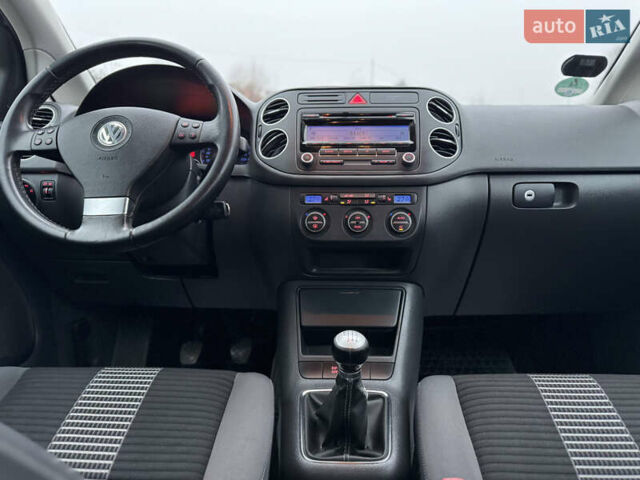 Серый Фольксваген Гольф Плюс, объемом двигателя 1.4 л и пробегом 184 тыс. км за 6490 $, фото 31 на Automoto.ua