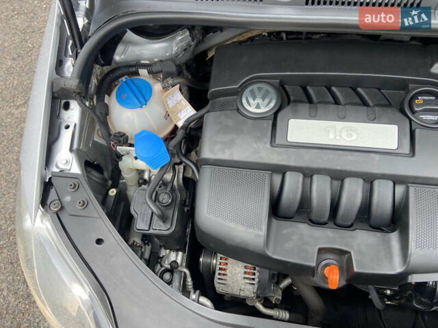 Фольксваген Гольф Плюс 2009 в Ровно на Automoto.ua Серый Фольксваген Гольф Плюс, объемом двигателя 1.6 л и пробегом 172 тыс. км за 7550 $, фото 50 на Automoto.ua