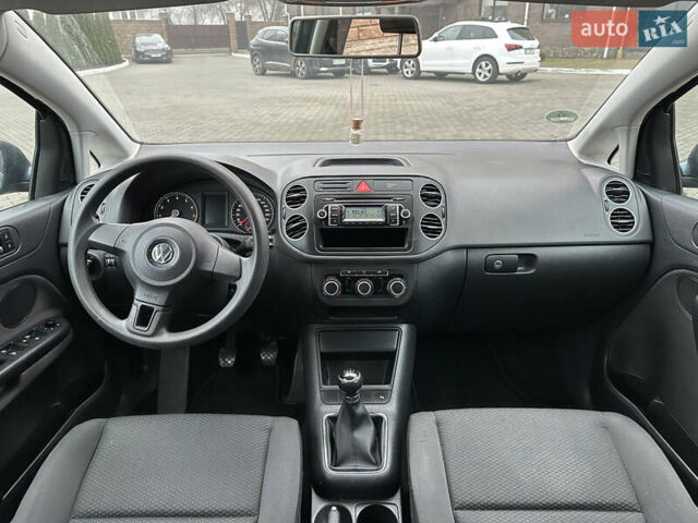 Серый Фольксваген Гольф Плюс, объемом двигателя 1.4 л и пробегом 241 тыс. км за 5900 $, фото 17 на Automoto.ua