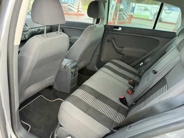 Серый Фольксваген Гольф Плюс, объемом двигателя 1.4 л и пробегом 177 тыс. км за 6400 $, фото 7 на Automoto.ua