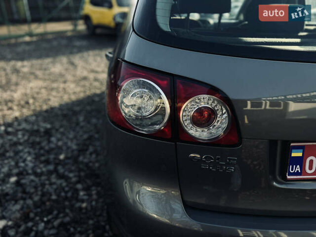 Серый Фольксваген Гольф Плюс, объемом двигателя 1.6 л и пробегом 239 тыс. км за 7400 $, фото 24 на Automoto.ua