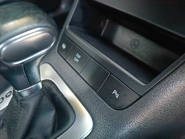Сірий Фольксваген Golf Plus, об'ємом двигуна 1.4 л та пробігом 180 тис. км за 8300 $, фото 10 на Automoto.ua