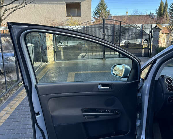 Серый Фольксваген Гольф Плюс, объемом двигателя 1.4 л и пробегом 80 тыс. км за 8100 $, фото 46 на Automoto.ua